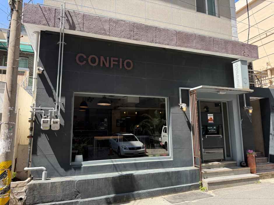 Fachada de la cafetería