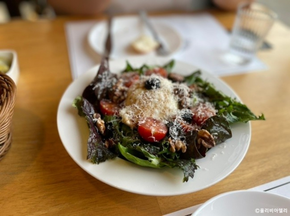 Olivia Deli