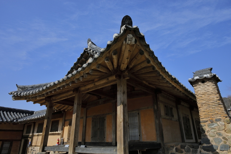 Hongseong Noeun-ri Old House
