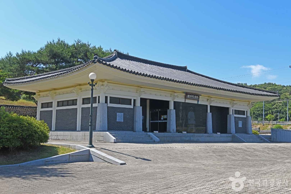 Baek-ya Memorial Hall