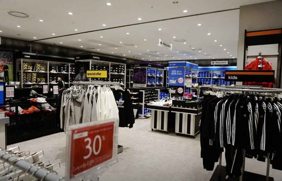 [事後免税店] adidas（アディダス）・ロッテモールクァンギョ（光教）店(아디다스 롯데몰 광교점)