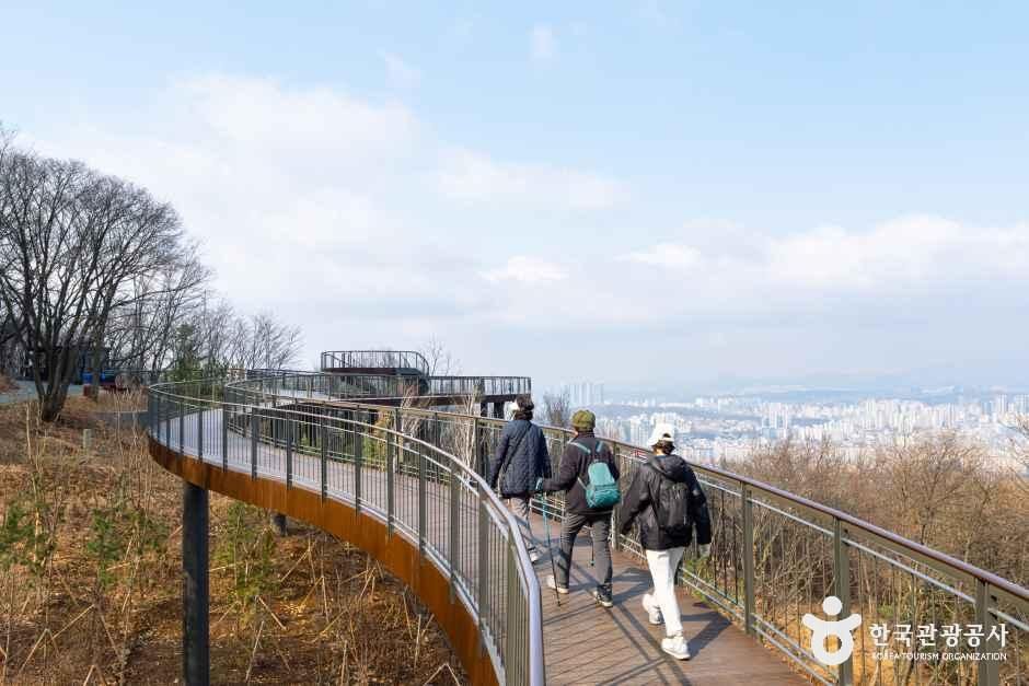 Yongmasan Sky Walk