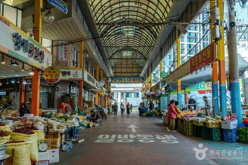 Hogye Traditional Market 2