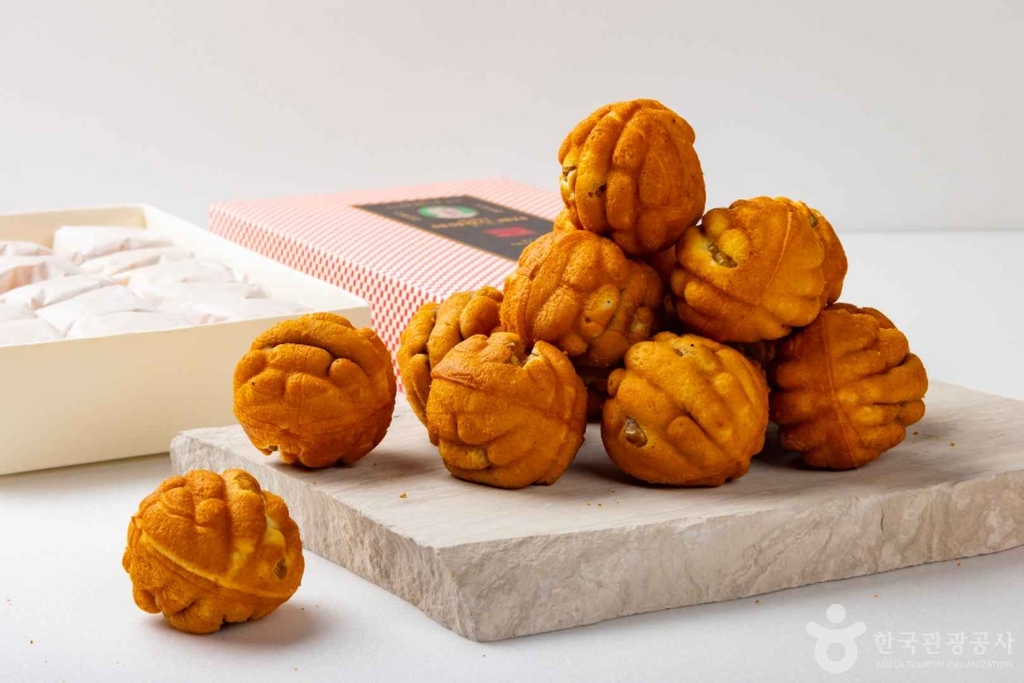 Cheonan Walnut Cakes 1