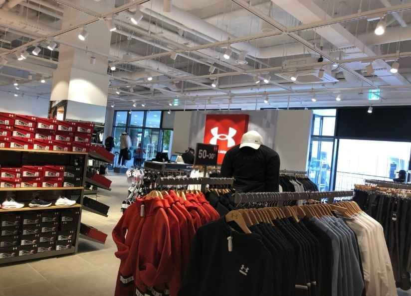 [事後免税店] UNDER ARMOUR（アンダーアーマー）・現代プレミアムアウトレットスペースワン 店(언더아머 현대프리미엄아울렛 스페이스원점)