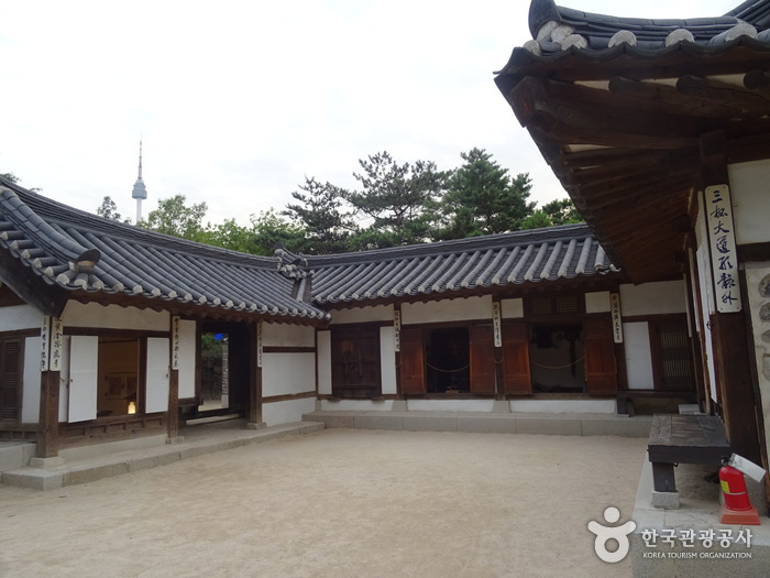 Samcheong-dong Oewijang Kim Chun-yeong House