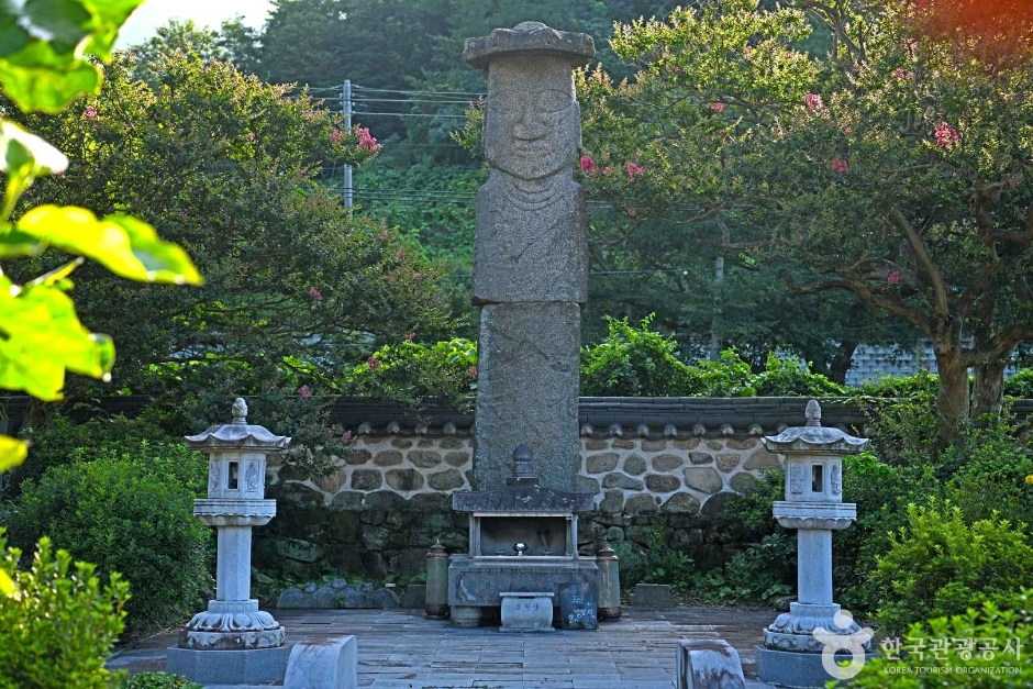Jangseong Wondeok-ri Maitreya Stone Buddha