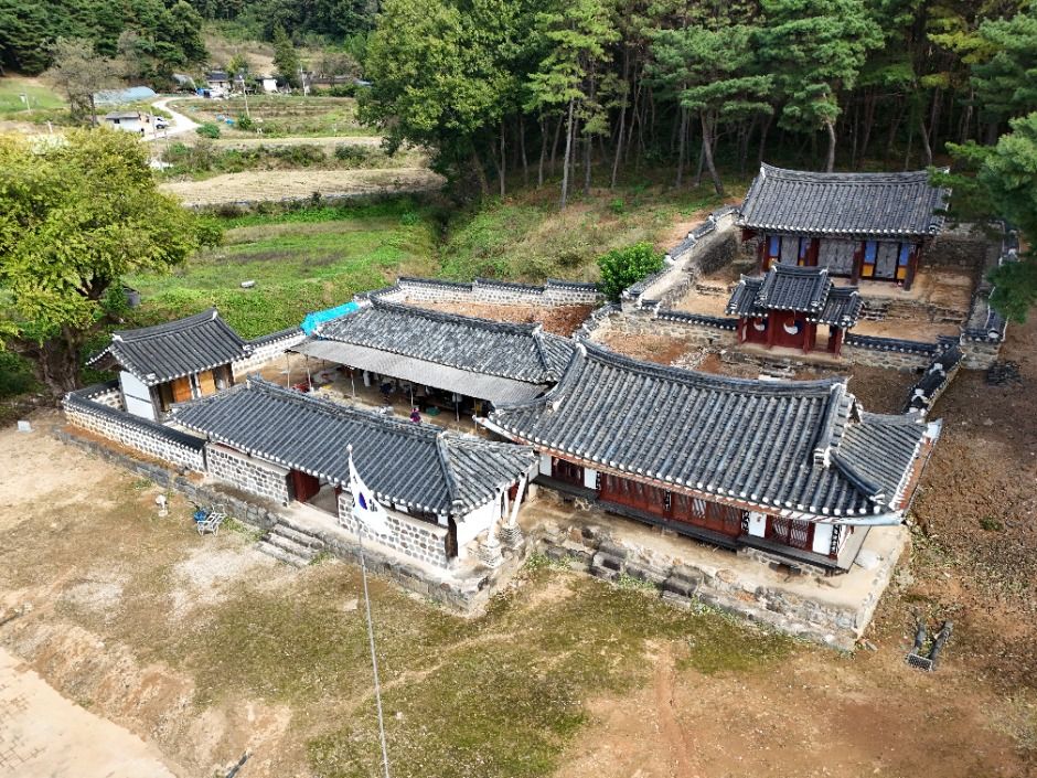 論山 忠獻祠
