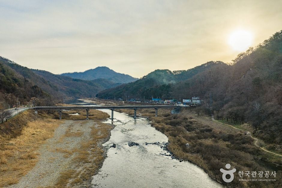洪川江