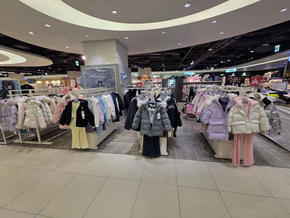 Fila Kids - Hyundai Outlet Dongdaemun [Tax Refund Shop](휠라키즈 현대아울렛 동대문점)