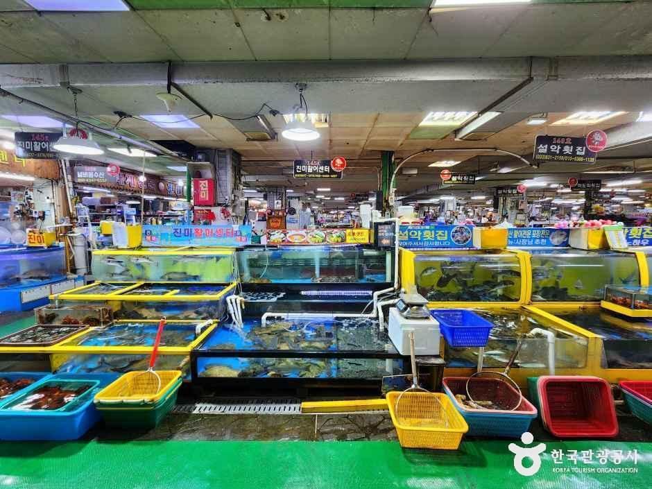 강원_속초_속초관광수산시장_내부_2.jpg