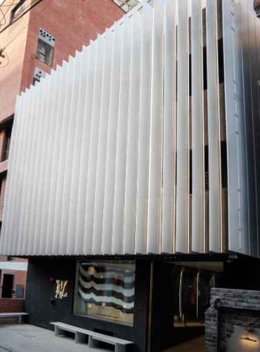 WOOALONG Seongsu Flagship Store [Tax Refund Shop](우알롱 성수 플래그쉽 스토어)