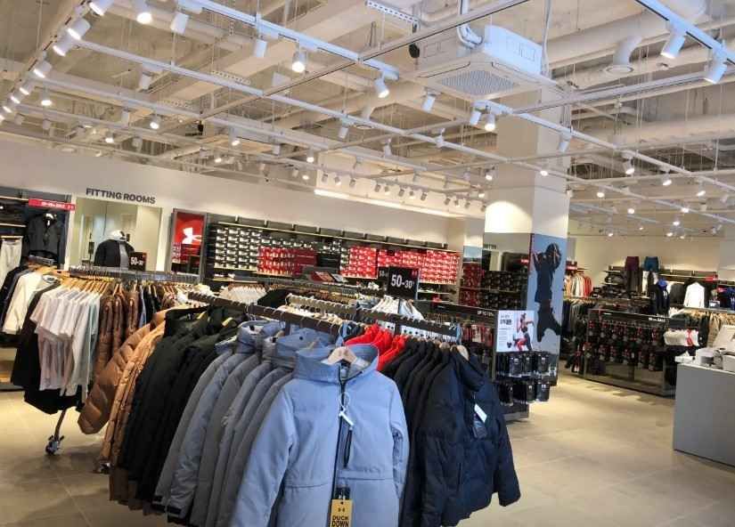 [事後免税店] UNDER ARMOUR（アンダーアーマー）・現代プレミアムアウトレットスペースワン 店(언더아머 현대프리미엄아울렛 스페이스원점)