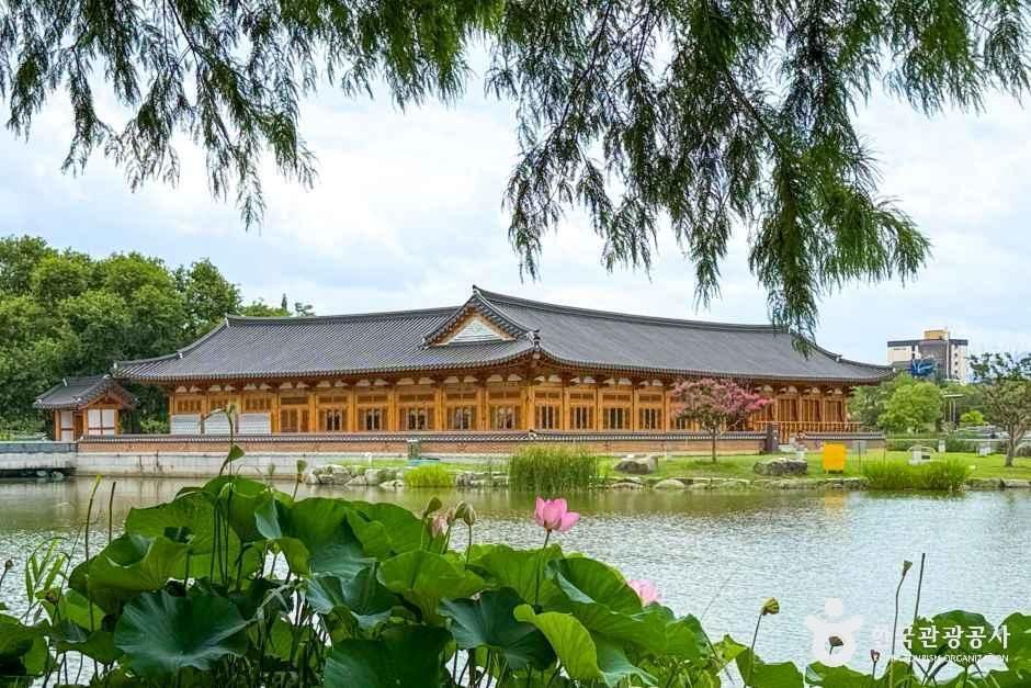 연화정 도서관