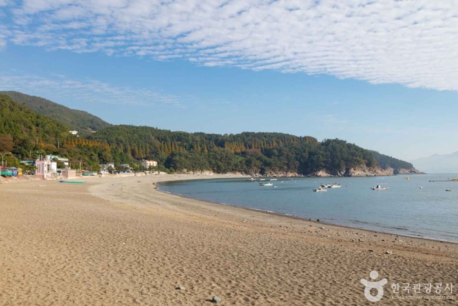 万聖里黒砂海辺