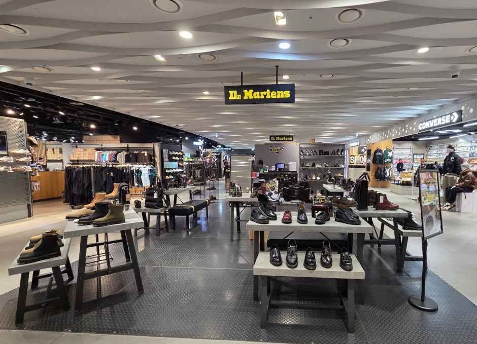 Dr. Martens - Doota Mall Branch [Tax Refund Shop](닥터마틴 두타몰점)