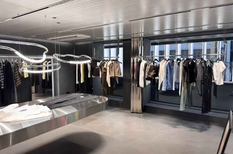 WOOALONG Seongsu Flagship Store [Tax Refund Shop](우알롱 성수 플래그쉽 스토어)