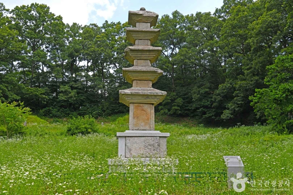 槐山鳳鶴寺址五層石塔