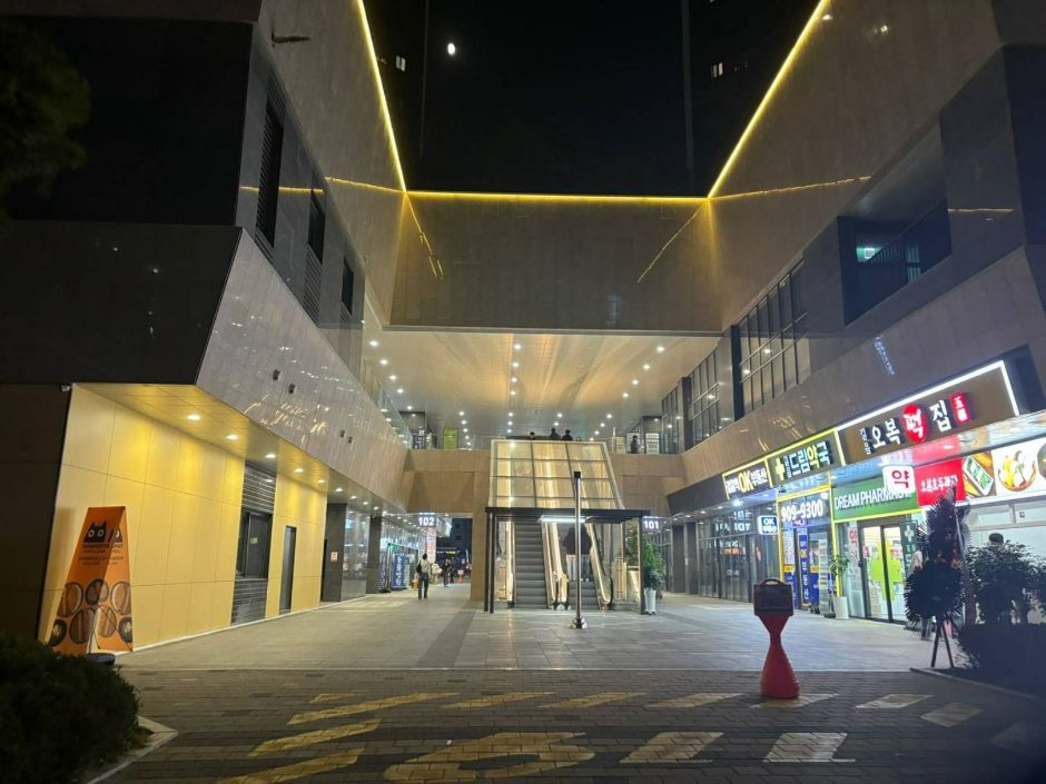 Gileum Station Lotte Castle Twin Gold Shops
