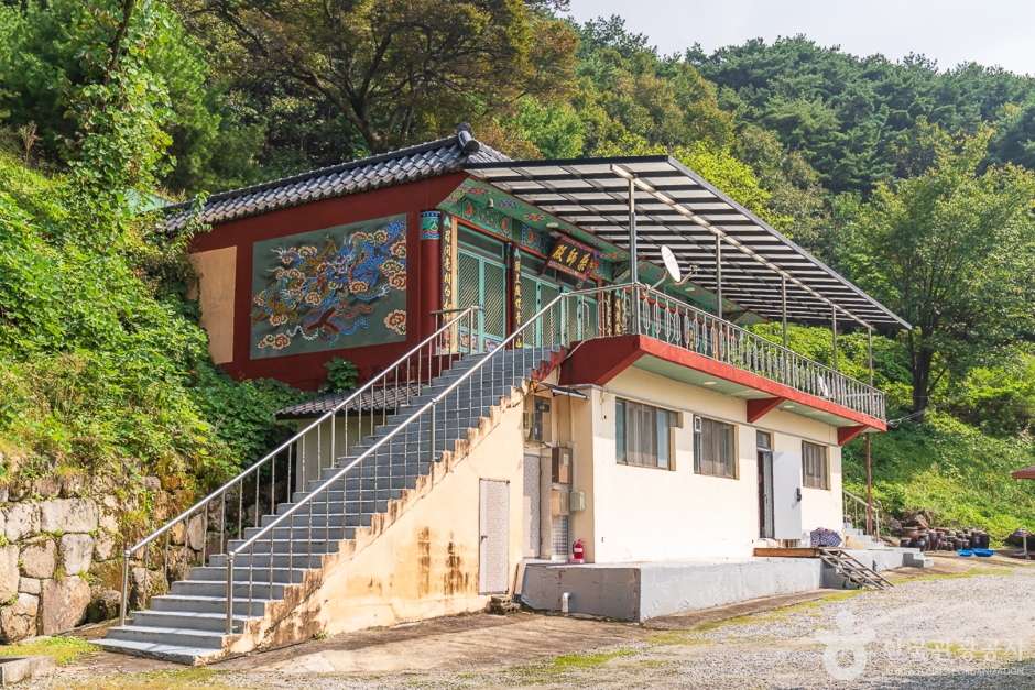 Cheongnyongsa Temple (Chungju)
