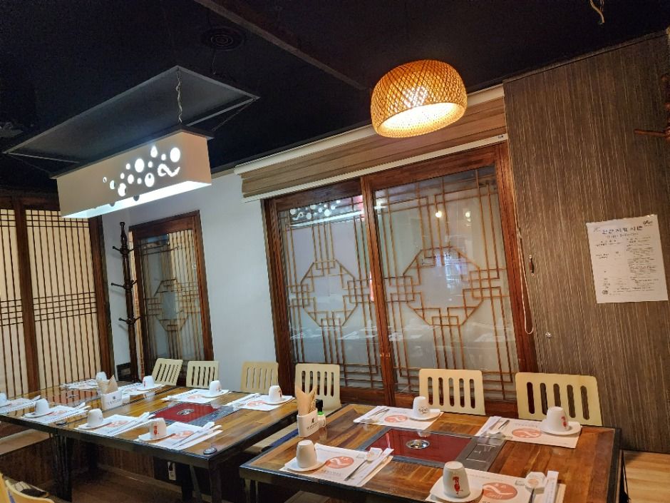 Imin Eel House