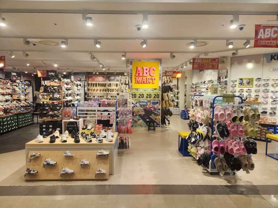 ABC-Mart ST Hyundai Outlet Gasan Branch [Tax Refund Shop](ABC마트 ST 현대아울렛 가산점)