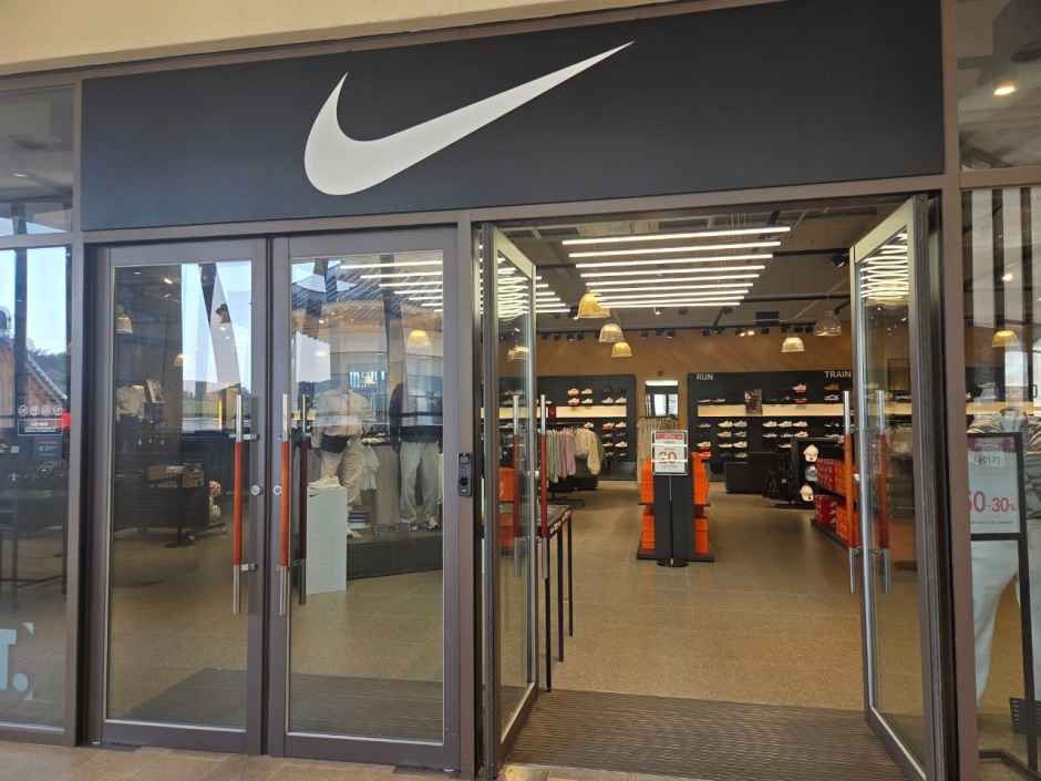 Nike Lotte Outlet Buyeo Branch