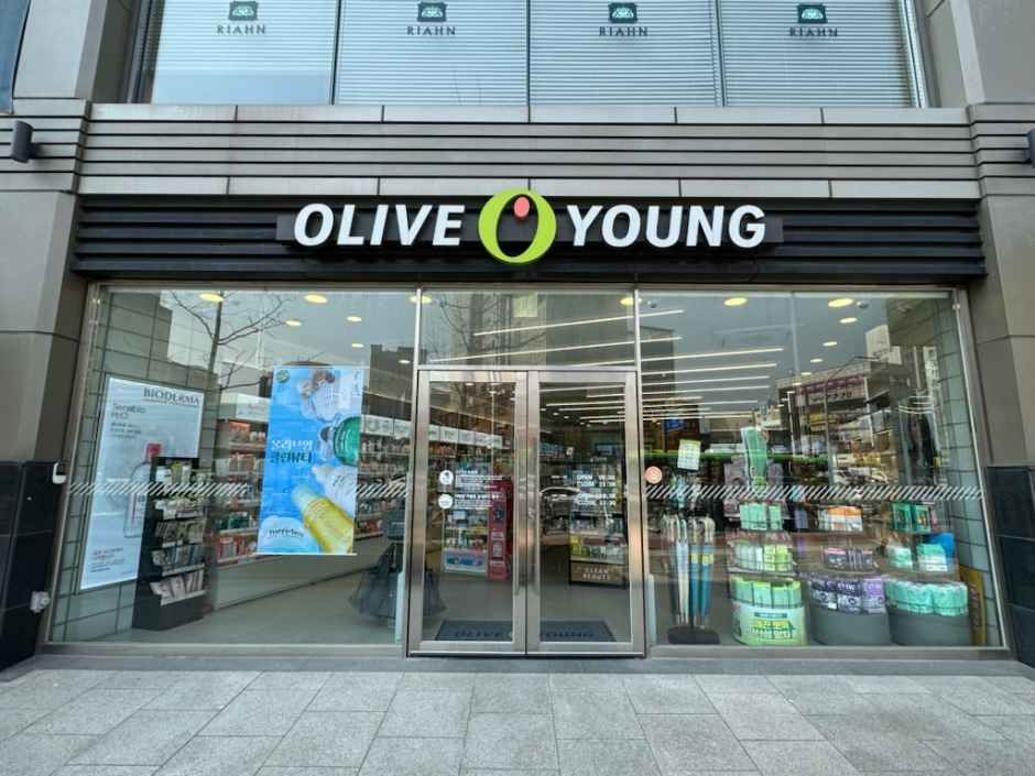Olive Young - Yangcheon Hyanggyo Station Branch [Tax Refund Shop]
