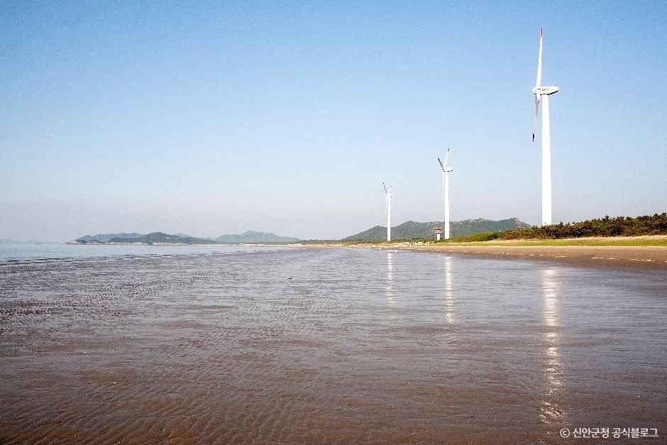 Myeongsasimni Beach
