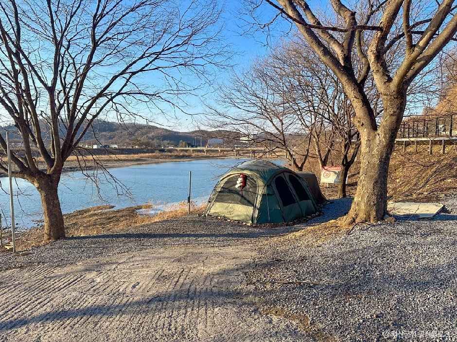 괴산_강변캠핑장 (2).jpg