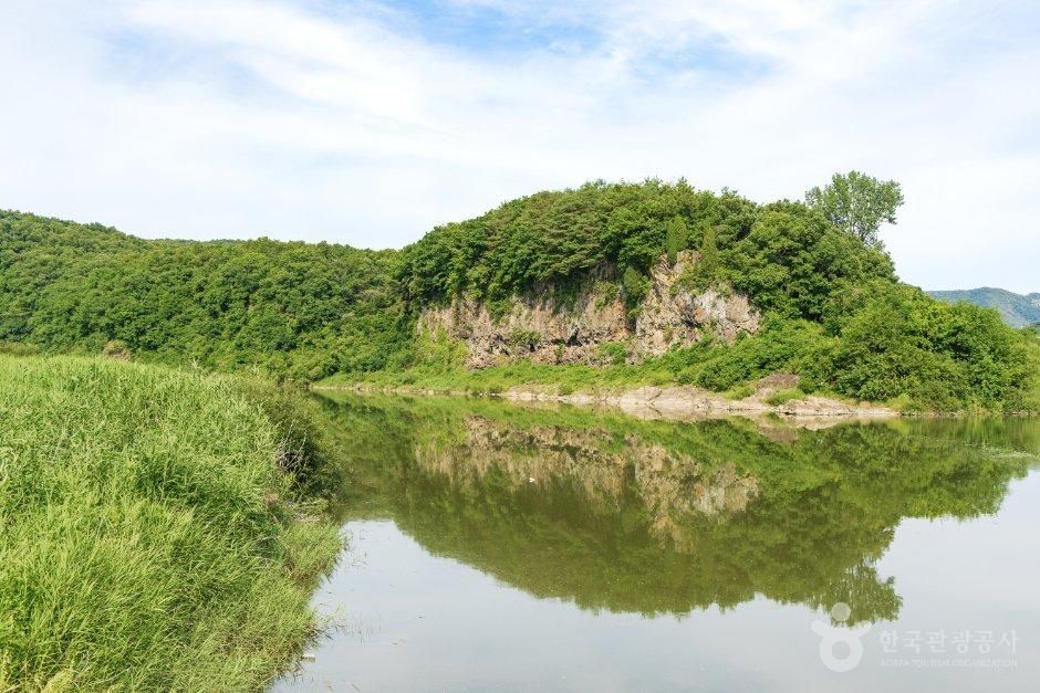 抱川アウラジ枕状溶岩（漢灘江ユネスコ世界ジオパーク）