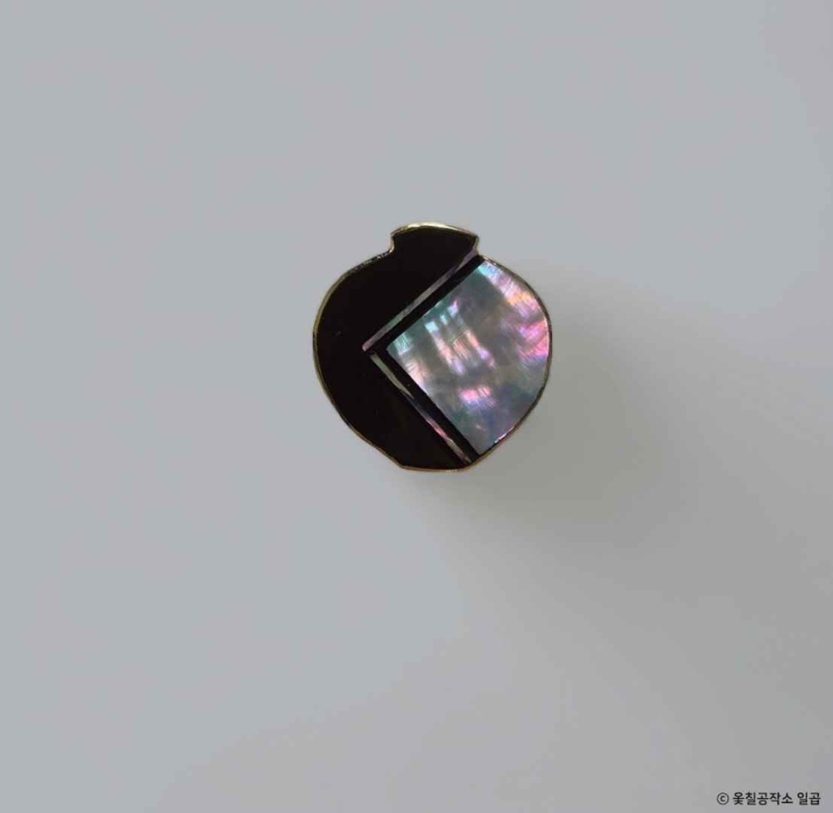 Tongyeong Mother-Of-Pearl and Lacquer Craft 2