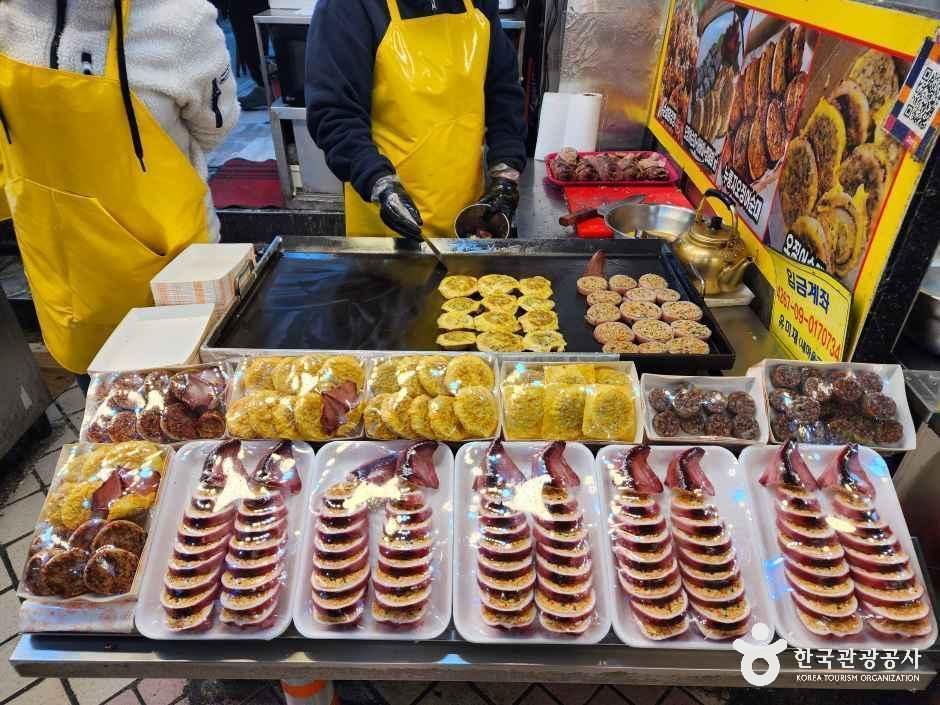 Sokcho Tourist & Fishery Market