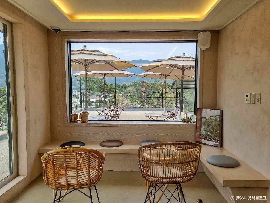 밀양_카페 그로브 (10).jpg