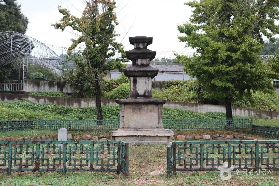 新倉里三層石塔