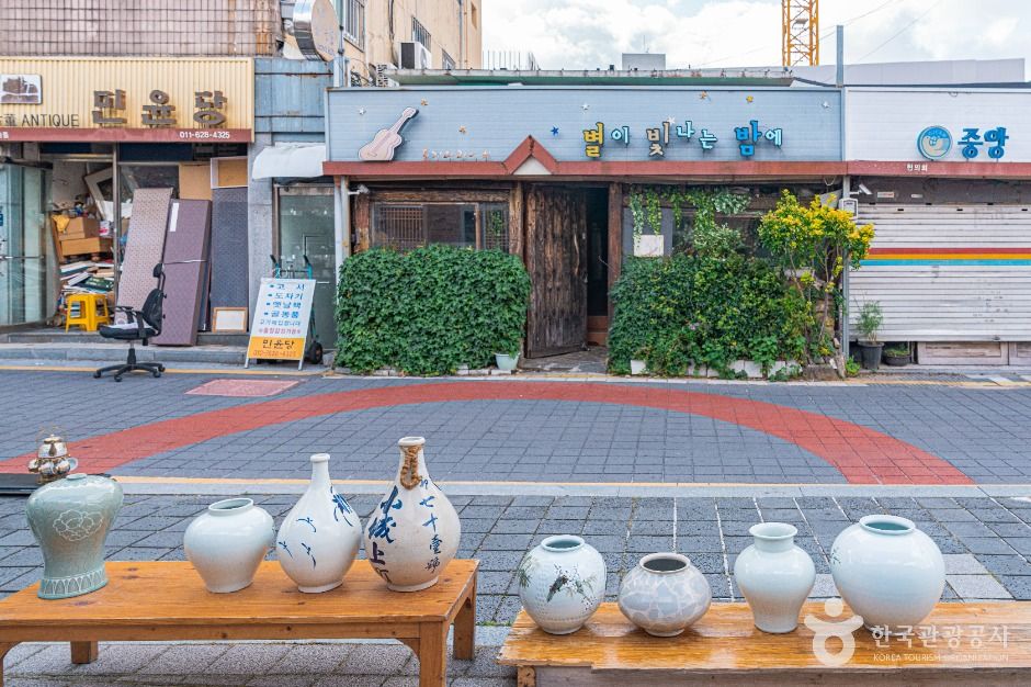 芸術の通り アリ市場