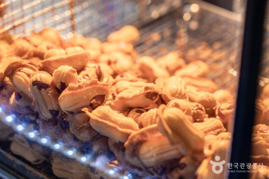 Peanut bread