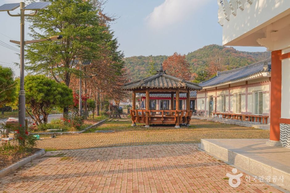 Sangsahwa Blooming Village