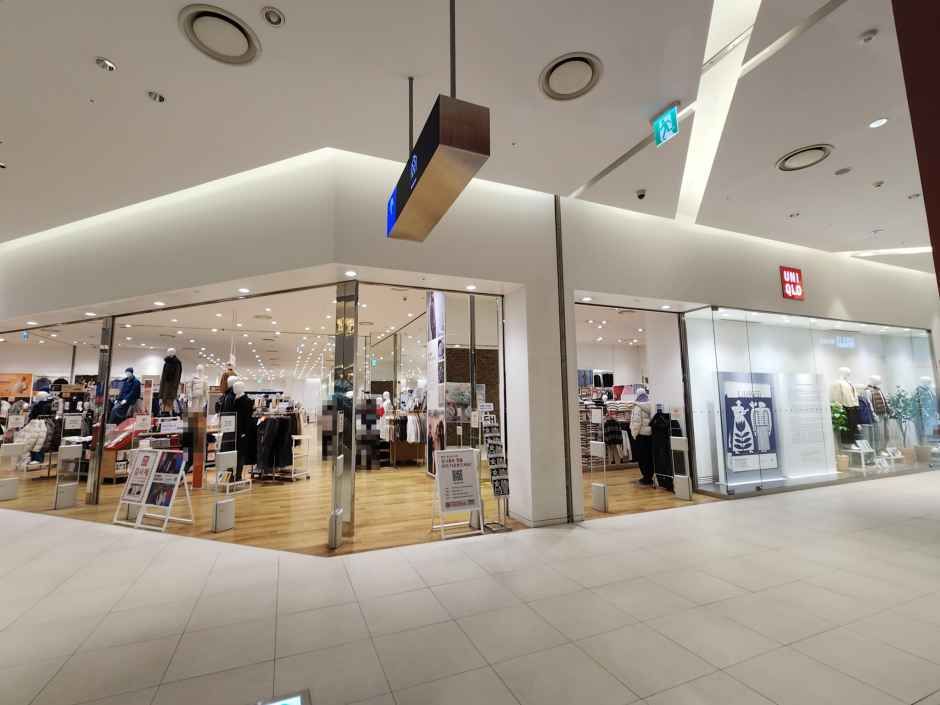 유니클로 타임빌라스 수원점