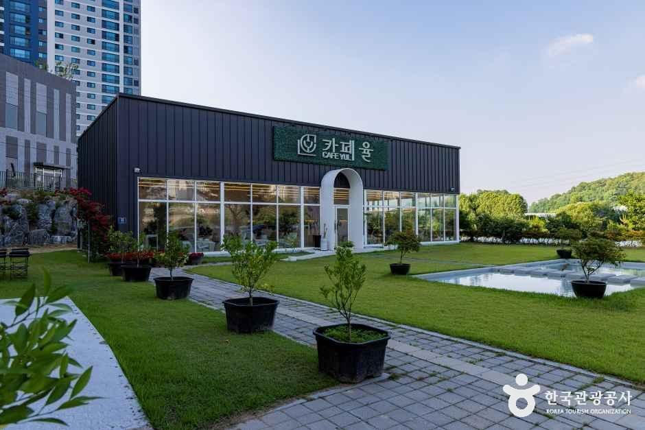 카페율 - 충청북도 음성군 맹동면 찬샘골길 15 관광 명소