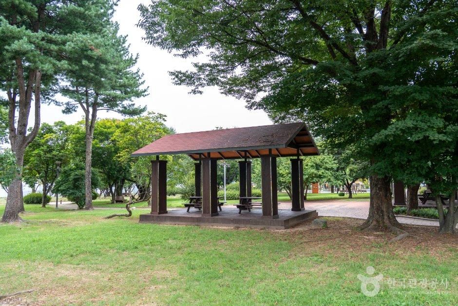 강원_철원군_군탄공원과 전역비 (2).jpg