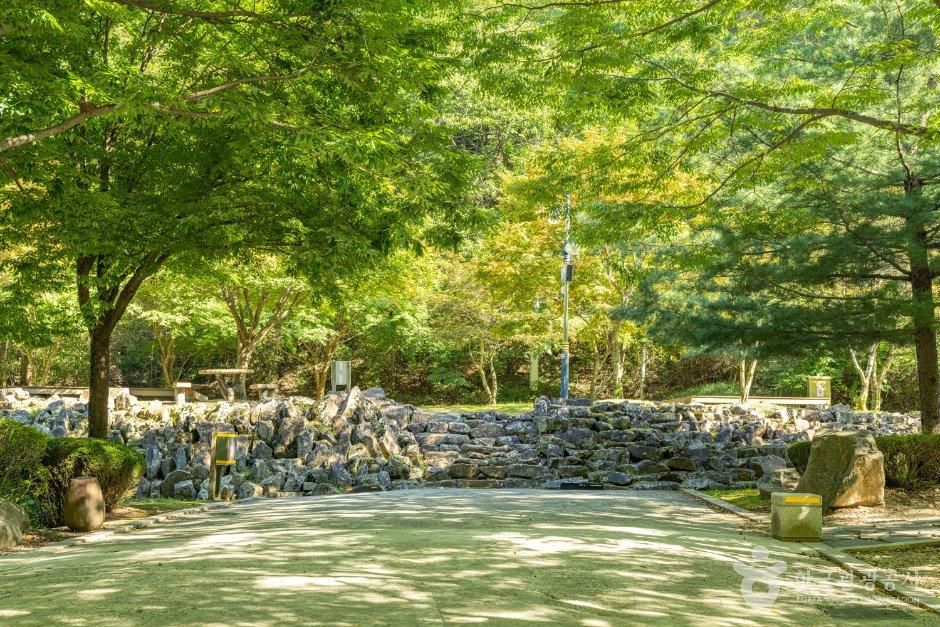 화암약수 야영장