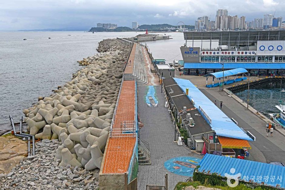 東明防波堤