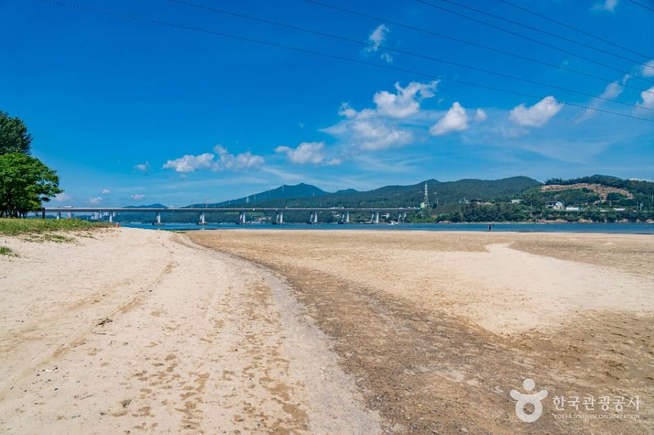 拜谒岛海水浴场