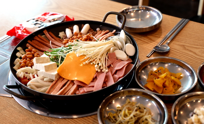 Nuna-ne Budae Jjigae