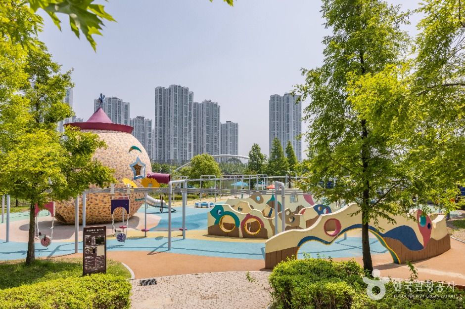 青羅湖水公園 幻想の森遊び場