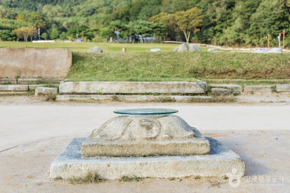 弥勒寺址石灯籠下台石