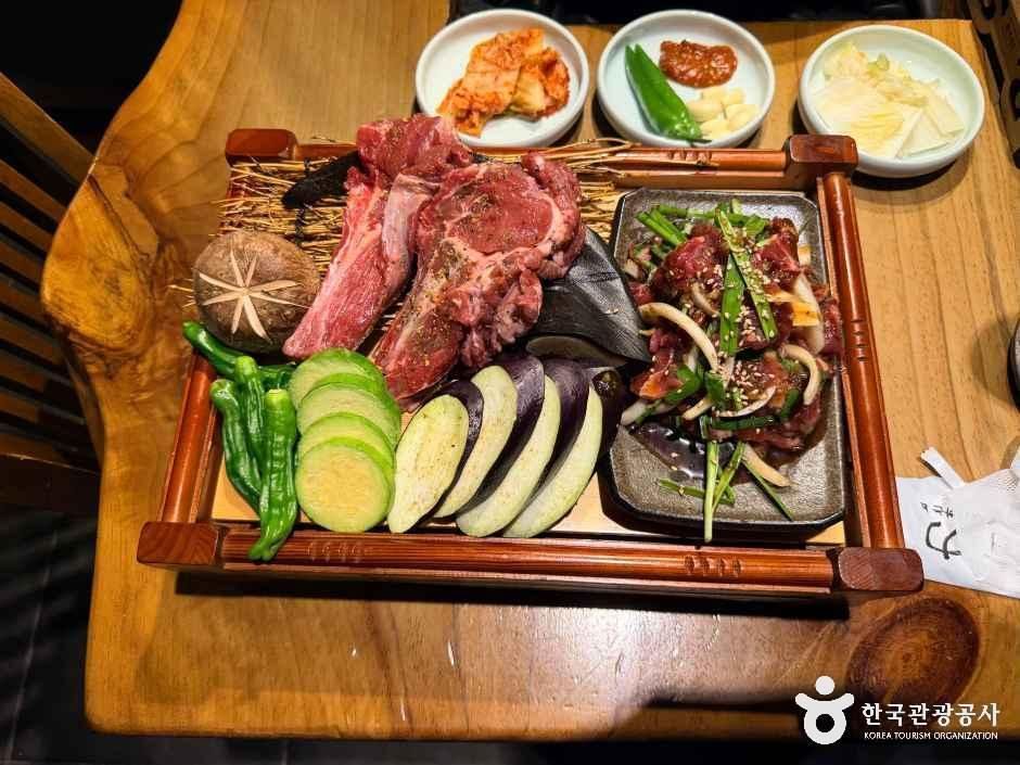 고력당 흑염소 숯불구이 전문점