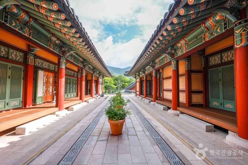 Seon (Zen) Culture and Education Center at Beomeosa Temple
