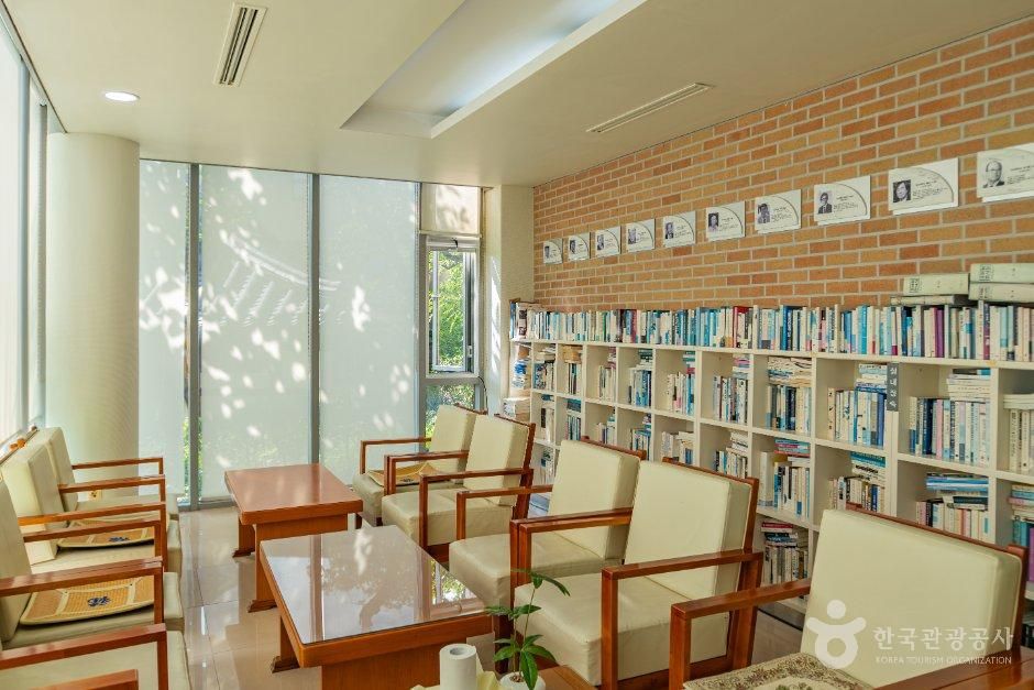 부산_금정구_요산김정한문학관 (5).jpg